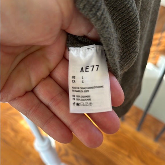 NWT Cashmere AE 77 American Eagle Outfitters Olive Crew Neck Sweater - Picture 5 of 9